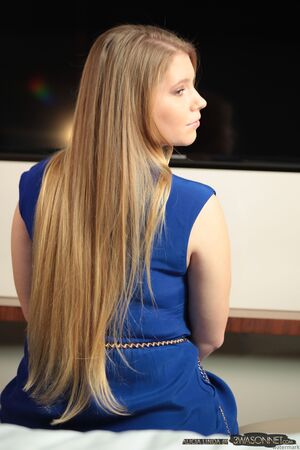 Alicia Linda My 70L Deep Cleavage