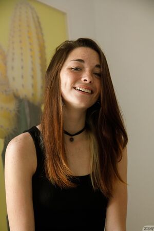 Hannah Tarley For Home Hero Zishy