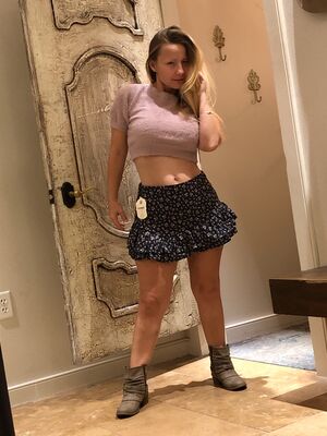 Sexy Pattycake Candid Nudes and Selfies