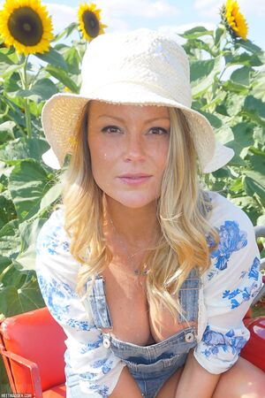 Meet Madden Sunflower Field nude pics