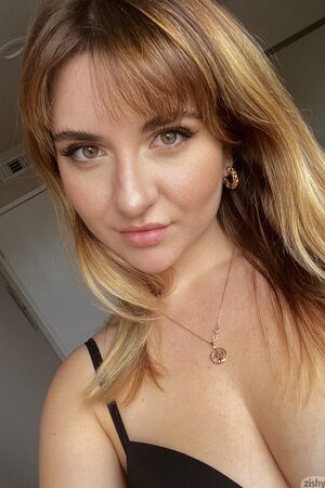 Olivia Yukon Nude Selfies Zishy