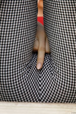 Kerin Metzger Gets Goosed Zishy