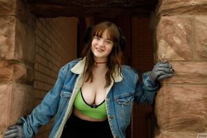 Daisy Wensday Happy Fistmas Zishy