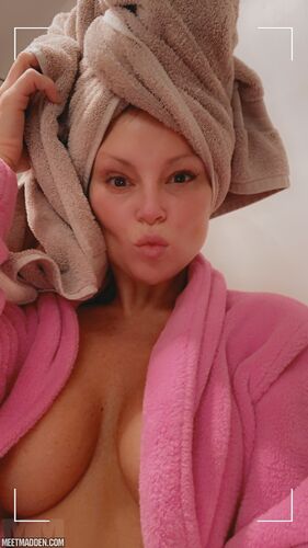 Meet Madden Bubble Bath Selfies