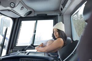 Iris Lucky Snow Groomer Watch4Beauty