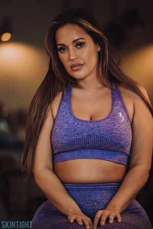 Frankie Lain Glowing Skin Tight Glamour