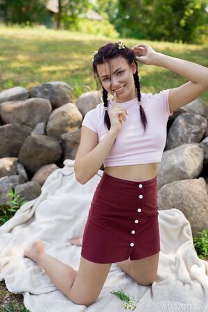 Nana Skirt Flirt Met Art