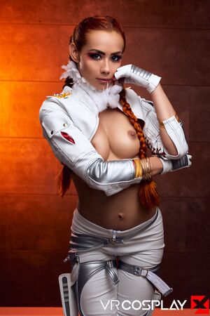 Veronica Leal in Apex Legends Loba at VR Cosplay X