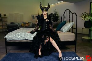 Anna De Ville Maleficent VR Cosplay X