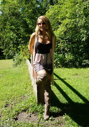 Meet Madden in No Panties