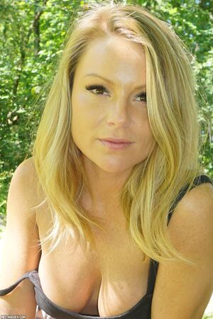 Meet Madden in No Panties