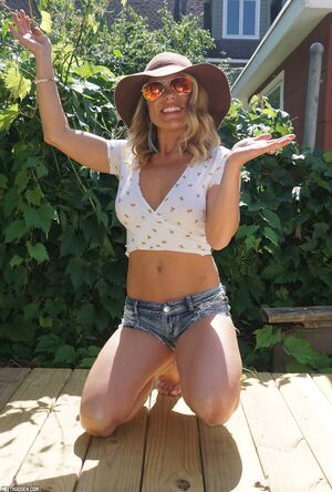 Meet Madden in Daisy Crop and Cutoffs