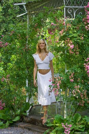 Corinna in Summer Love at Femjoy