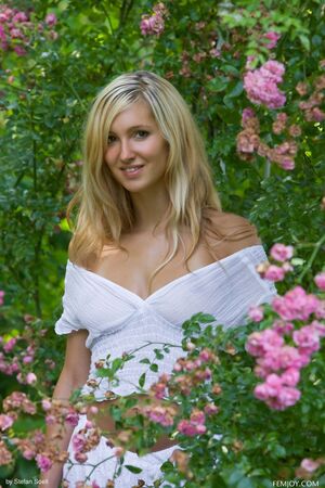 Corinna in Summer Love at Femjoy