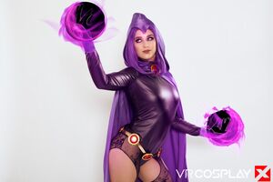Kylie Rocket in Teen Titans at VR Cosplay X