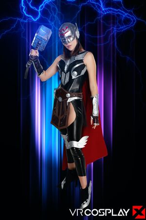 Freya Parker in Thor Love and Thunder at VR Cosplay X