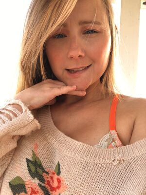 Sexy Pattycake in Seductive Selfies