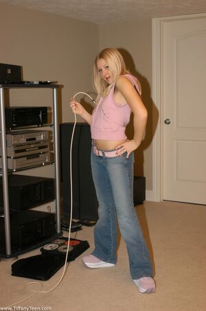 Tiffany Teen in Stereo Blows Her Clothes Off at Phil-Flash