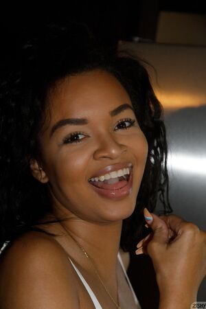 Dee Richards in Atlanta Is Cold at Zishy