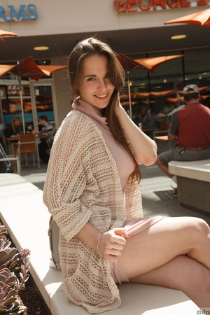 Nina Gitch Shopping Commando Zishy