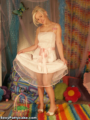 Sexy Pattycake in Easter Egg Hunt