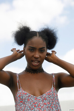 Kelsey Jones in Miami Air Supply at Zishy