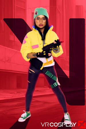 Avery Black in Valorant Killjoy at VR Cosplay X