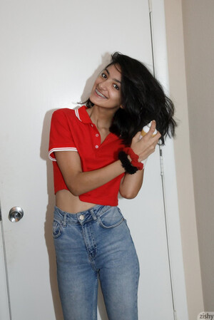 Ushna Malik in Xbox One at Zishy