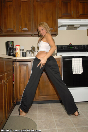 Kristi Kitty In Messy Kitchen On Phil-Flash
