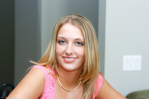 Kristi in Rookie Set at Phil-Flash