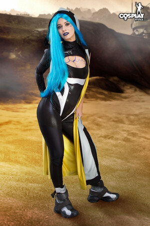 Vickie Brown in Sexy Tutorial at Cosplay Erotica