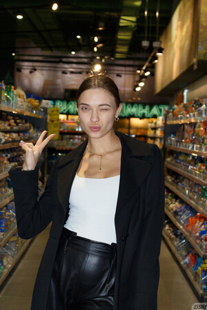 Hanna Nasochi in Has Good News at Zishy