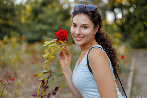Electra Noir in Red Roses at Met Art