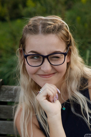 Stella Garmen Cute Flasher Zishy