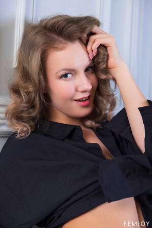 Luna Art in Flirtatious at Femjoy