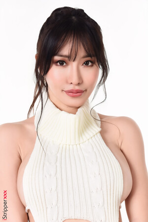 Reina Ohara in Virgin Slayer at IStripper