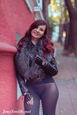 Jeny Smith Stylish Look In The City