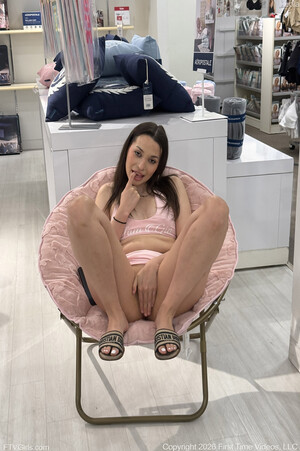 Lola FTV Shoe Store Spread