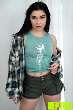 Delilah Dagger Dad Crush Dreaming of Daddy: Delilah Can’t Stop