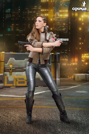 Gogo Cyberbug Cosplay Erotica