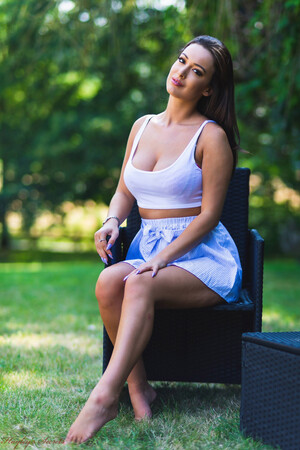 Lauren Louise Country Garden Hayleys Secrets