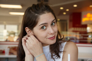 Christine Ash Loves Burgers Zishy