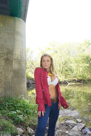 Meet Madden Riverside Rubdown nude pics