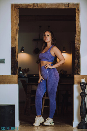 Frankie Lain Glowing Skin Tight Glamour