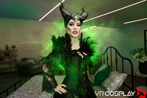 Anna De Ville Maleficent VR Cosplay X