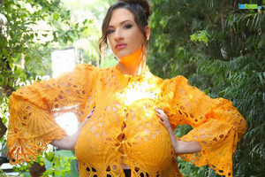 Lana Kendrick in Autumn Lace