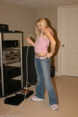 Tiffany Teen in Stereo Blows Her Clothes Off at Phil-Flash