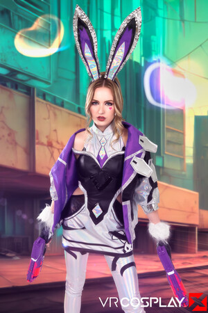 Scarlett Sage in League Of Legends Battle Bunny Miss Fortune at VR Cosplay X